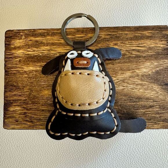 English Bulldog Keychain Leather Dog Puppy Charm NEW FAST SHIP - Picture 1 of 3